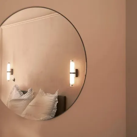 Elegant In The Center Apartment